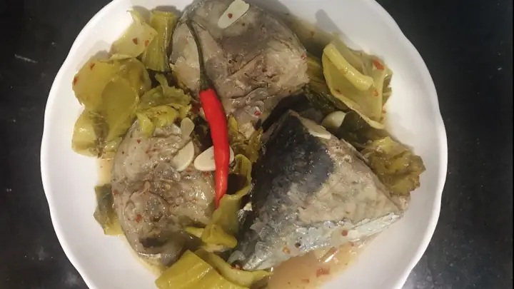Cá Ngừ Kho Cải Chua