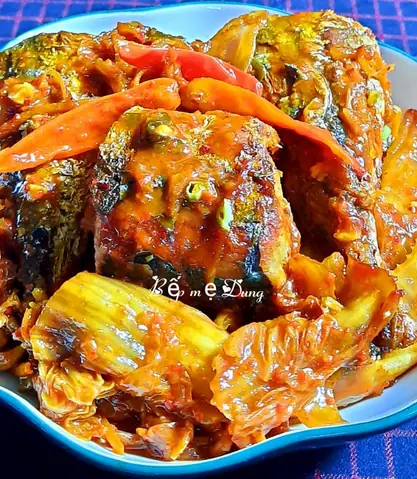 Cá Nục Kho Kim Chi