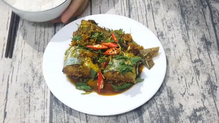 Cá Nục Kho Sả Ớt