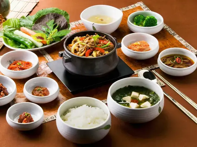 Các Món Ăn Hàn Quốc Chế Biến Từ Thịt Lợn