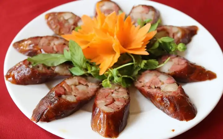 Cách Ăn Lạp Xưởng Hun Khói