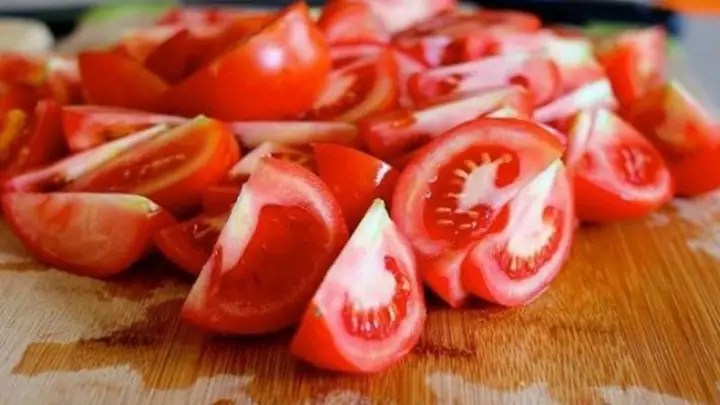 Cách Cắt Cà Chua Nấu Canh