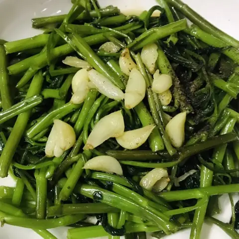 Cách Làm Rau Muống Xào Me
