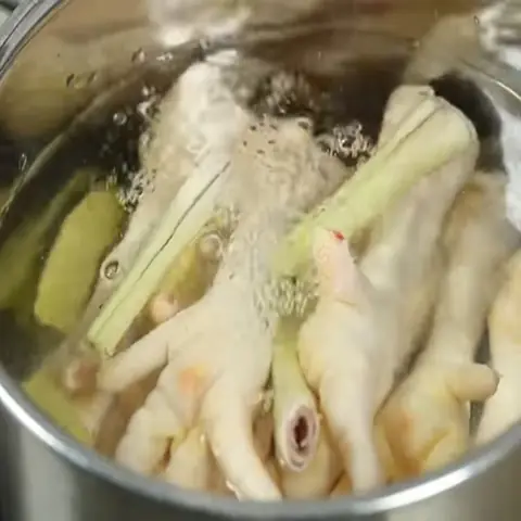 Cách Luộc Chân Gà Ngon