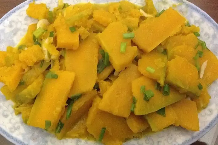 Cách Nấu Bí Đỏ Xào Tỏi