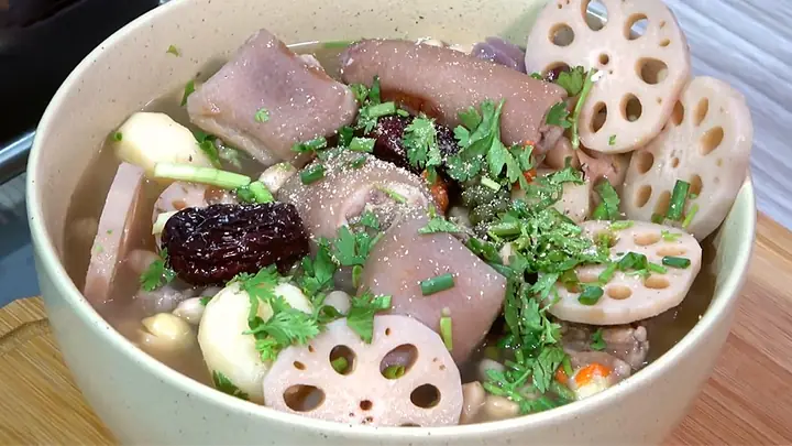 Cách Nấu Canh Củ Sen Giò Heo