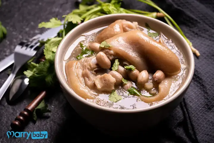 Cách Nấu Cháo Chân Giò Hạt Sen Cho Bà Đẻ