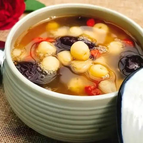 Cách Nấu Chè Hạt Sen Táo Đỏ Hạt Chia