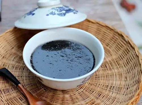 Cách Nấu Chè Mè Đen Bột Năng