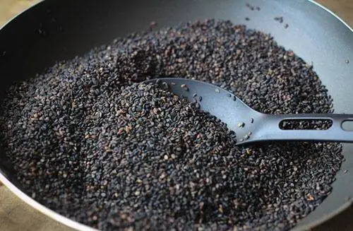 Cách Nấu Chè Mè Đen Lợi Sữa