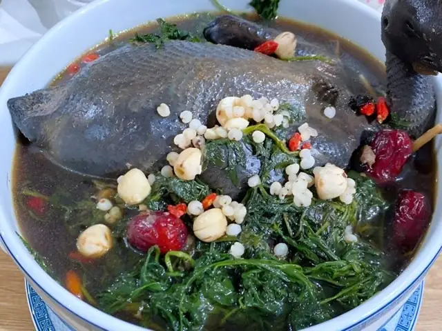 Cách Nấu Gà Hầm Lá Ngải