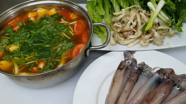 Cách Nấu Lẩu Mực Ống