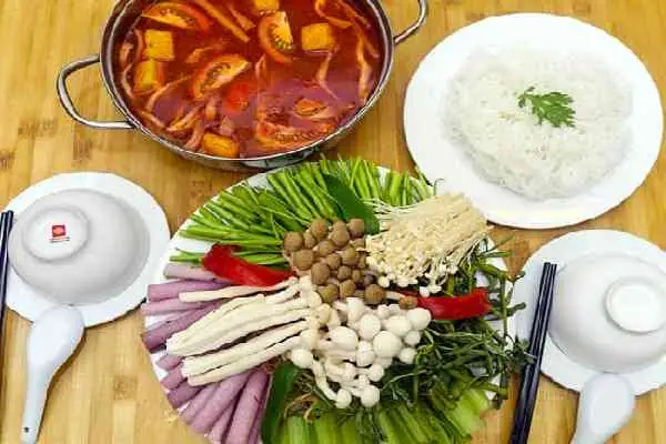 Cách Nấu Lẩu Nấm Chua Cay Chay