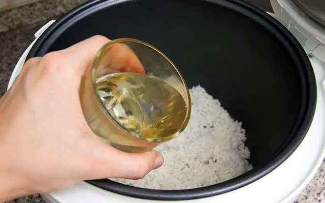 Cách Nấu Xôi Vịt Bằng Nồi Cơm Điện