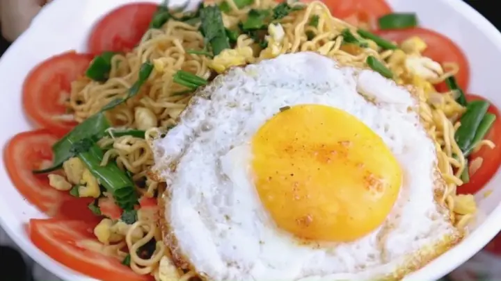 Cách Xào Mì Trứng Ngon