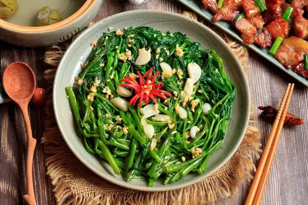 Cách Xào Rau Muống Với Tỏi Xanh Ngon