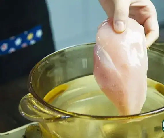 Cải Cúc Nấu Thịt Gà