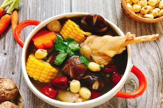 Canh Gà Hạt Sen Táo Đỏ