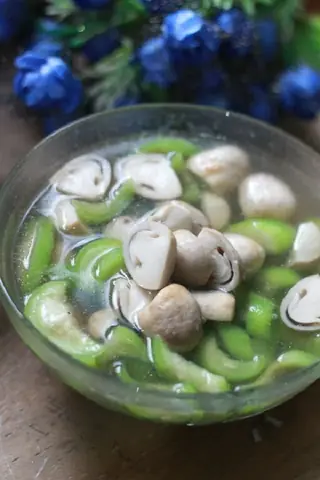 Canh Nấm Rơm Nấu Mướp