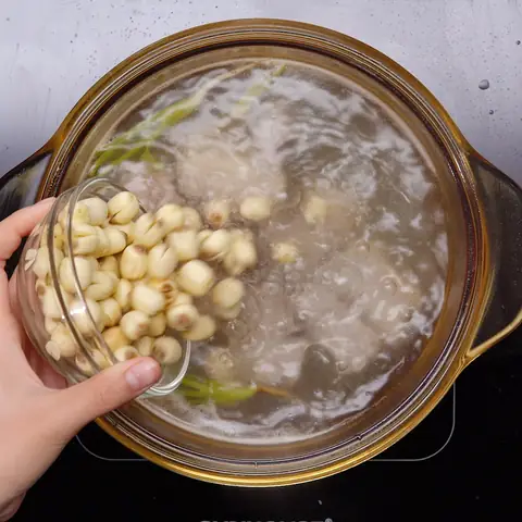 Canh Sườn Hầm Hạt Sen