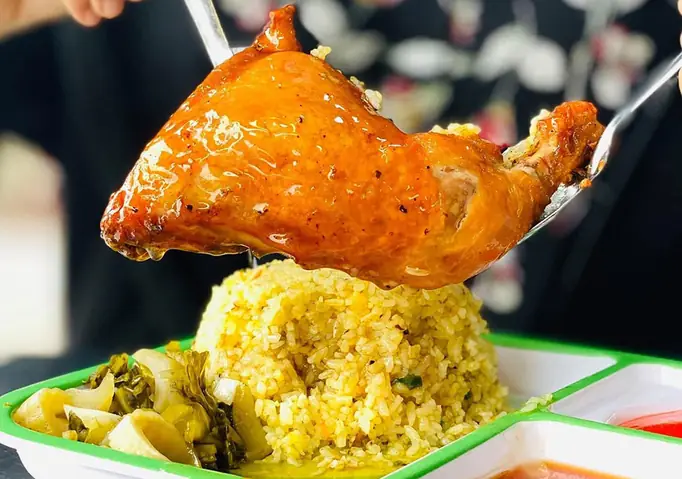 Cơm Gà Xối Mỡ Ngon