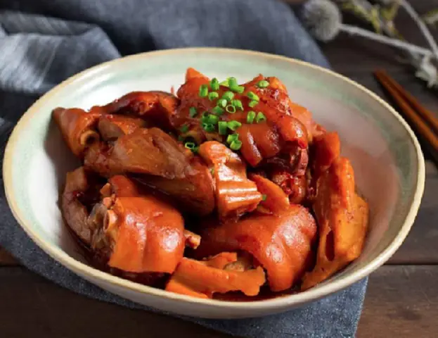 Giò Heo Hầm Củ Sen