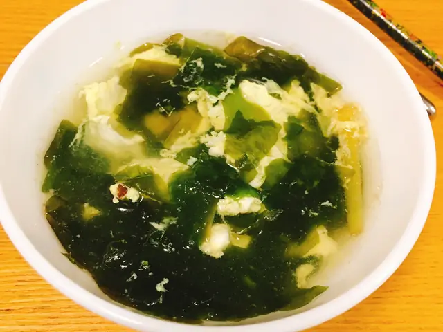 海帶 芽 蛋 花 湯