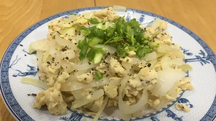 Hành Tây Với Trứng Gà