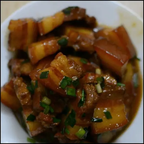 Kho Thịt Với Nước Cốt Dừa
