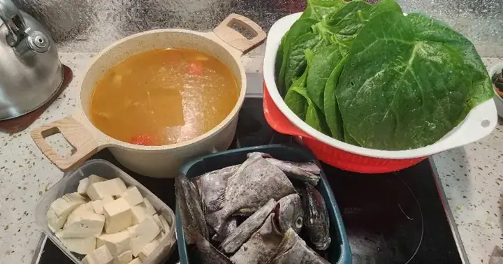 Lẩu Gì Ăn Rau Mồng Tơi