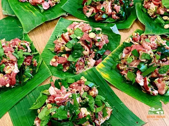 Lợn Bản Hấp Lá Chuối
