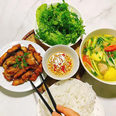 Mâm Cơm Sinh Viên Đơn Giản