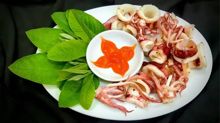 Mực Hấp Bia Lá Ổi