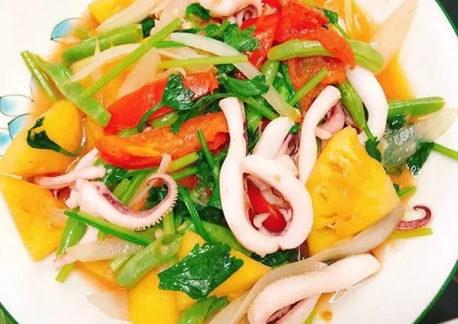 Mực Xào Dưa Leo Cà Chua Hành Tây