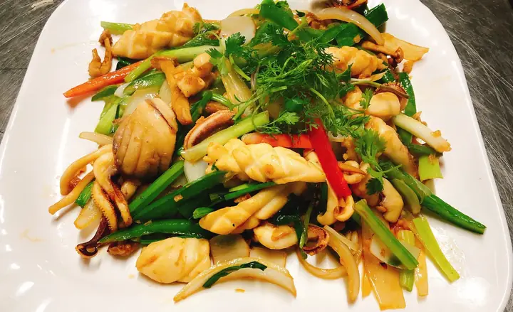 Mực Xào Nấm Hải Sản