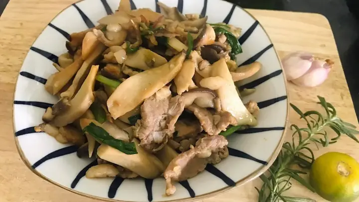 Nấm Đùi Gà Xào Thịt Gà