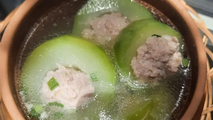 Nấu Canh Bí Đao Nhồi Thịt