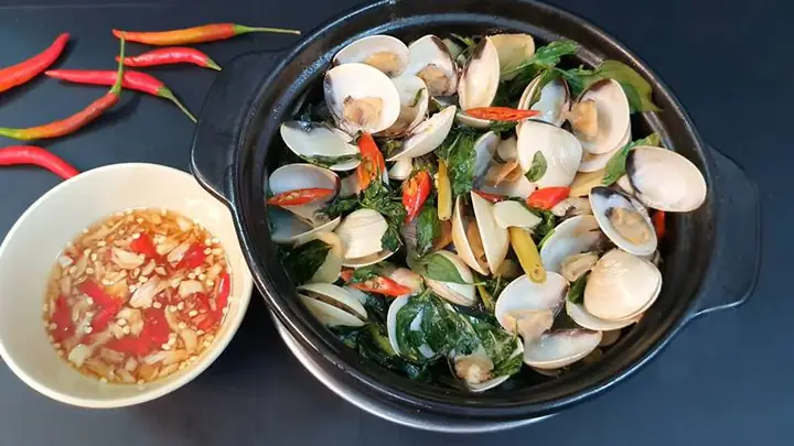 Nghêu Hấp Sả Lá Quế