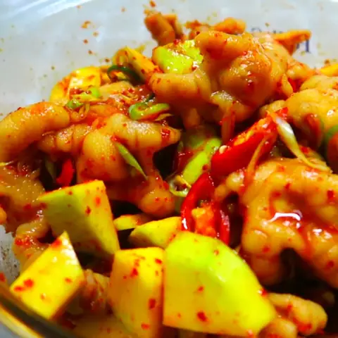 Nguyên Liệu Làm Chân Gà Sốt Thái