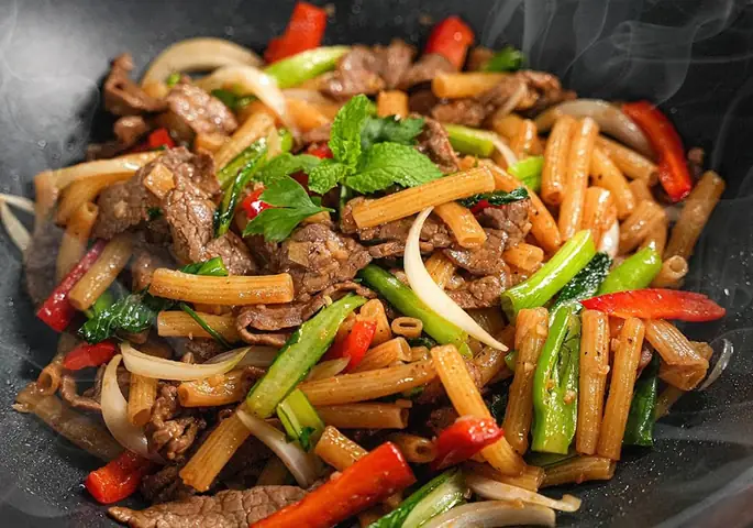 Nui Xào Bò Ớt Chuông