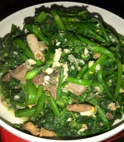 Rau Bí Xào Lòng Gà