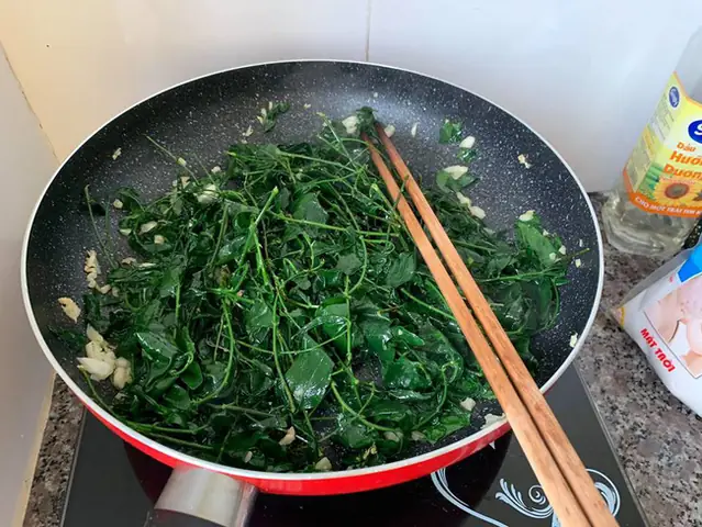 Rau Ngót Nhật Xào Tỏi