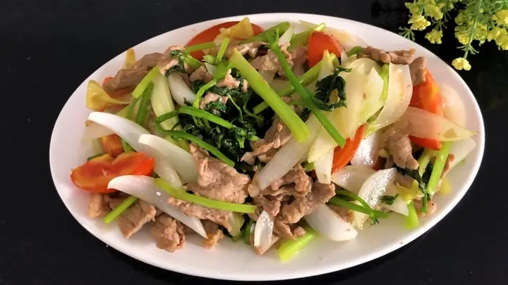 Thịt Bò Xào Cần Tây Dứa