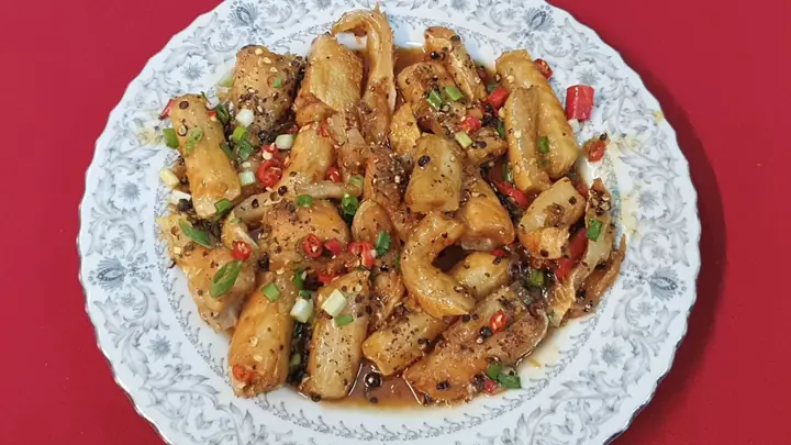 Vây Cá Hồi Kho Tiêu