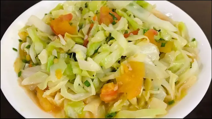 Xào Bắp Cải Với Cà Chua